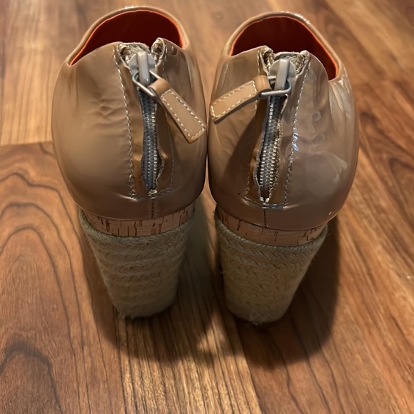 Cole Haan Tan Patent Leather Wedges - Picture 3 of 6